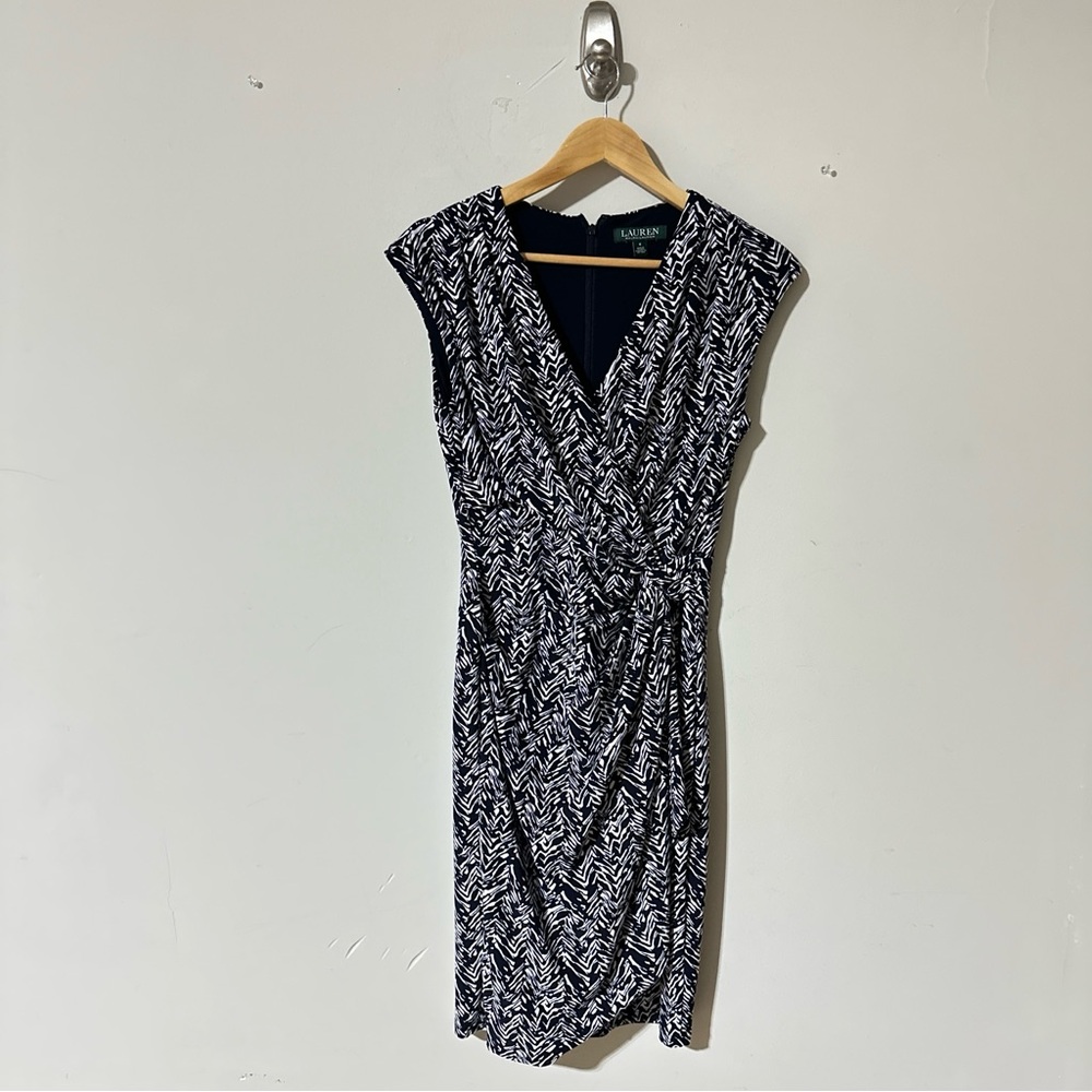 Laurel Ralph Laurel Size 6 Women’s  Adult Ruched Lining V Neck Sleeveless Dress